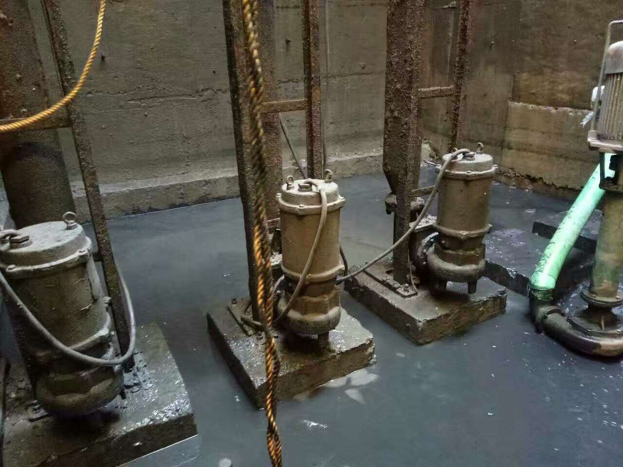 长宁污水池清理